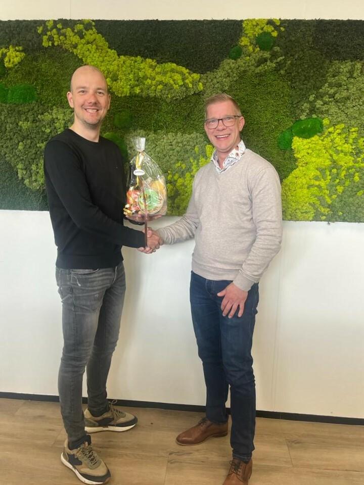 afbeelding van whatsapp op    om ..